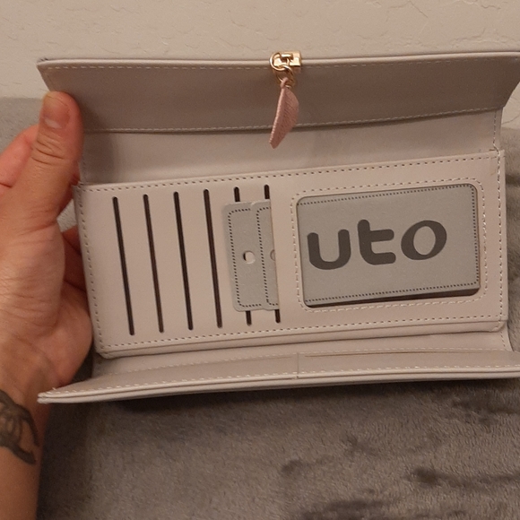 UTO (New) - Picture 4 of 6